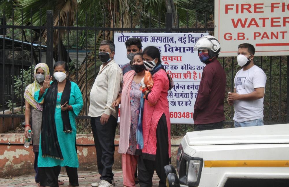 The Weekend Leader - 5 hospitalised with breathing problem, burning eyes in Delhi